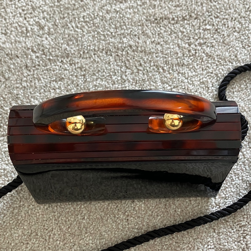 Chic Black and Tortoiseshell Clutch - Picture 7 of 10